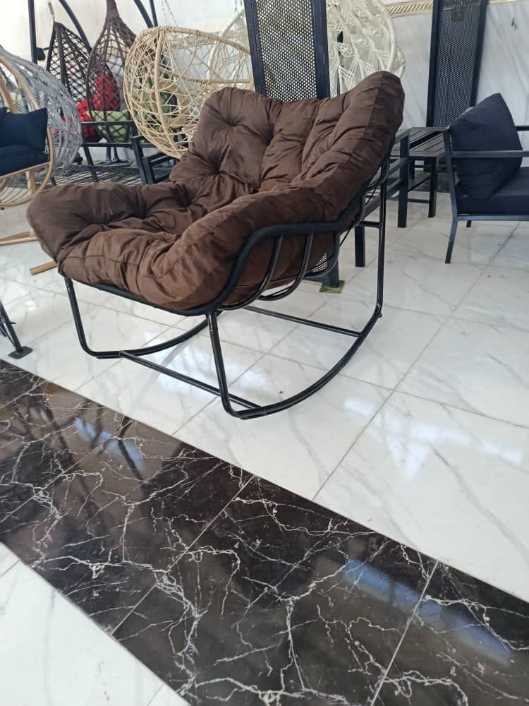 صندلی راحتی مدرن فلزی لاوین با تشک رویال